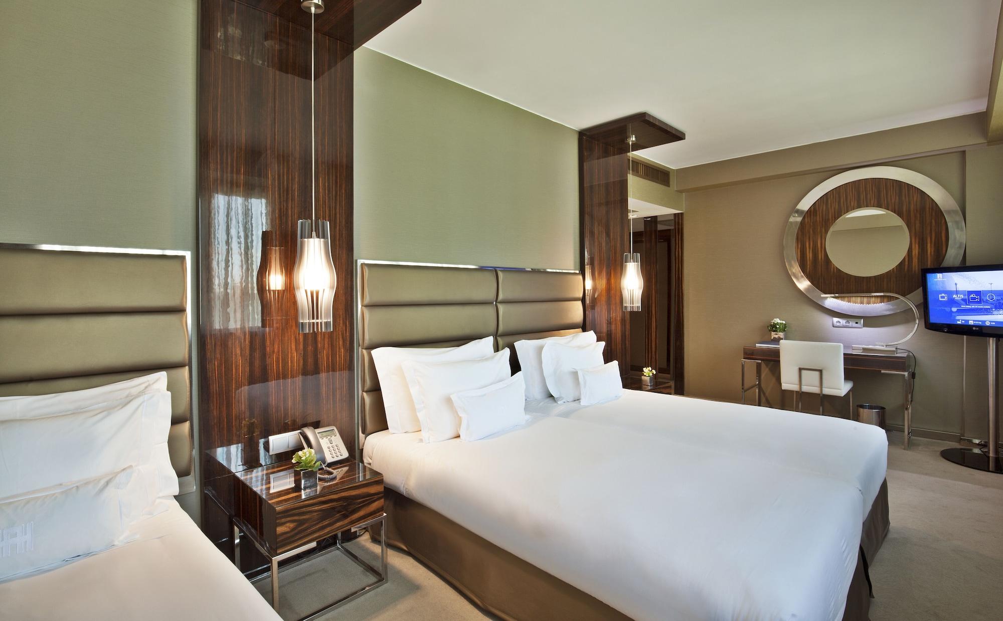 Altis Grand Hotel Lisbon Exterior photo A room at the hotel