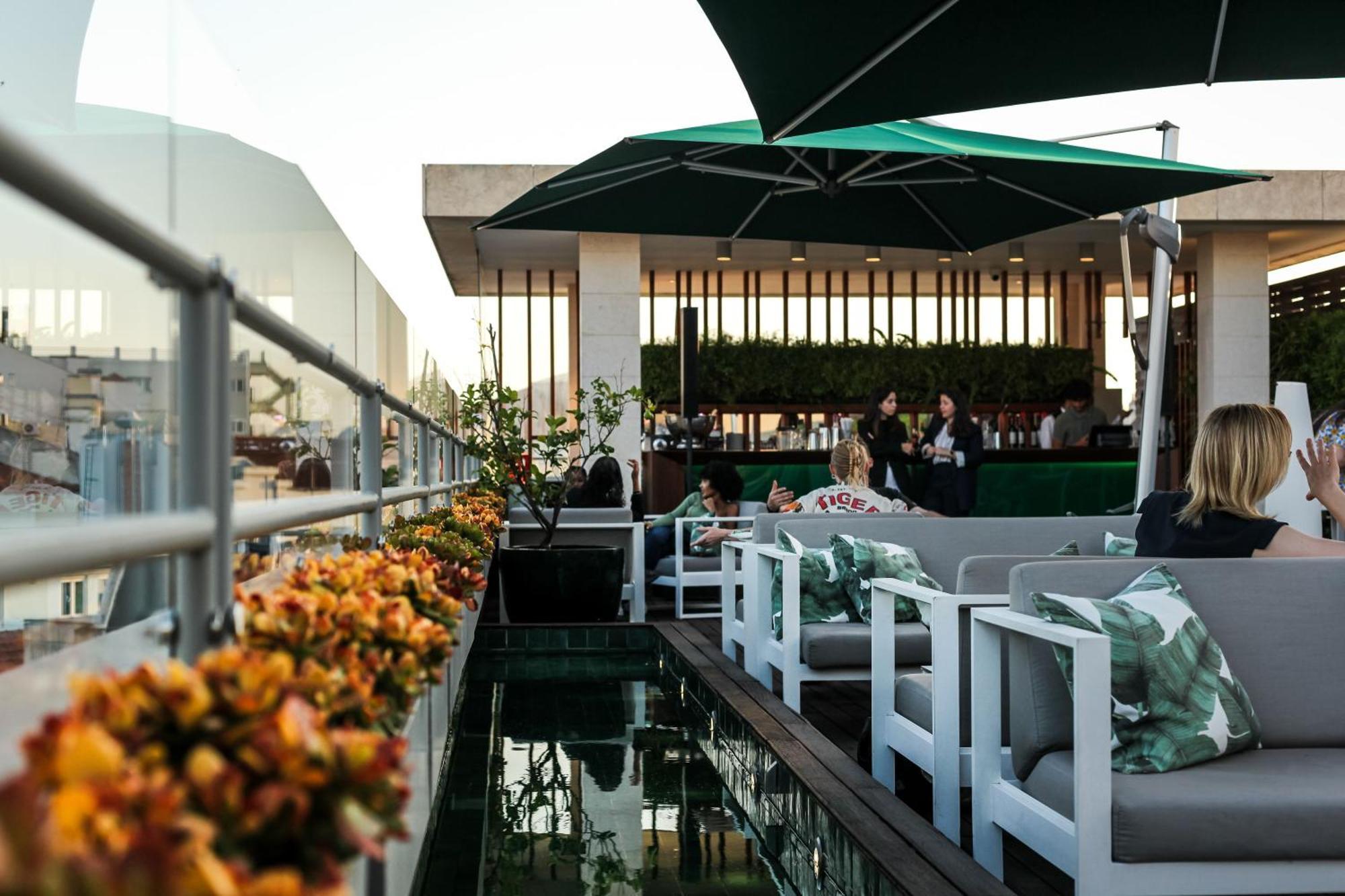 Altis Grand Hotel Lisbon Exterior photo The rooftop bar at the InterContinental