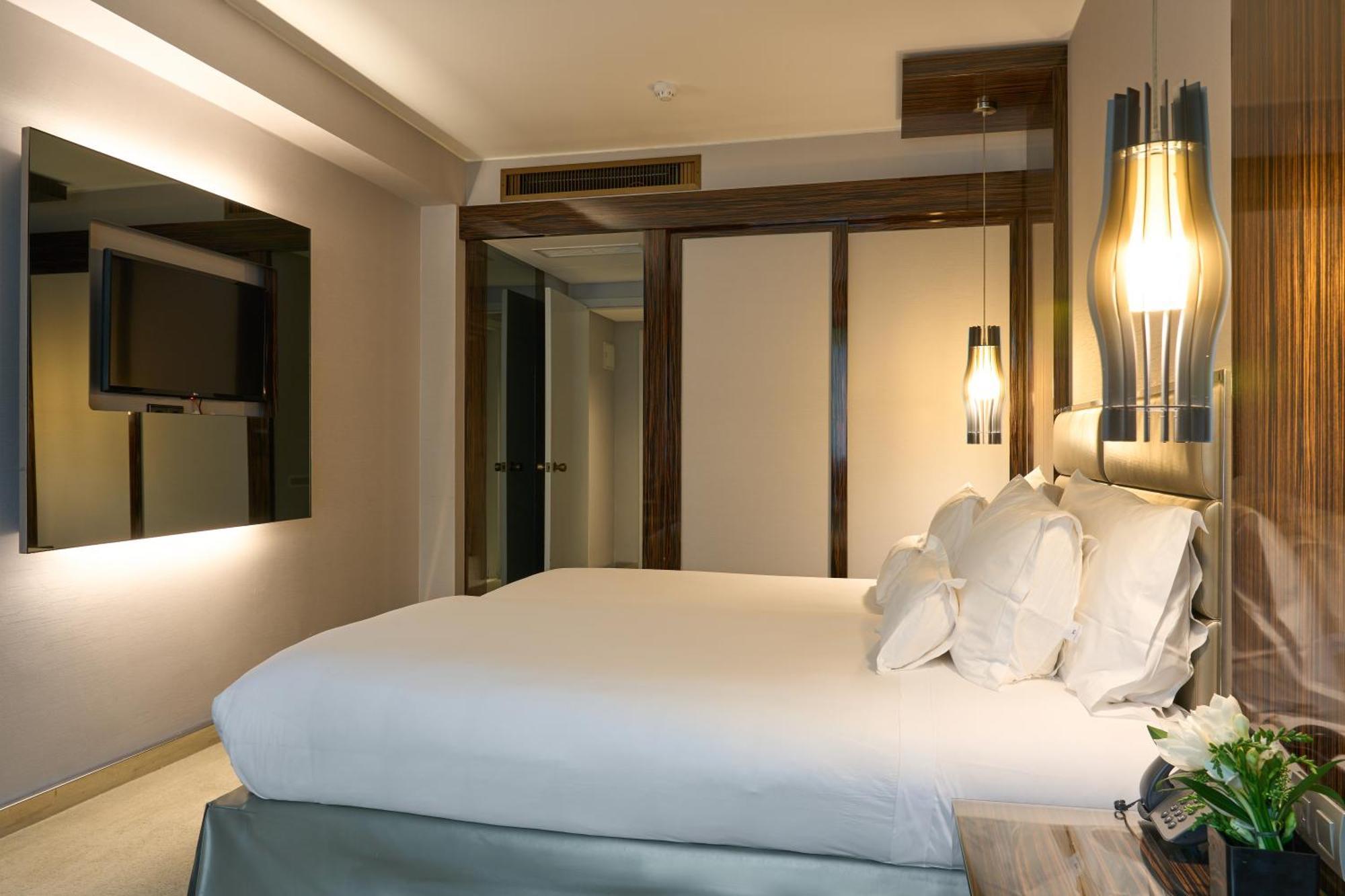 Altis Grand Hotel Lisbon Room photo A bedroom at the hotel